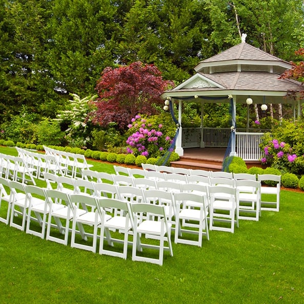 our wedding & event trailers come equipped with upscale amenities such as air conditioning, heating, and high-end finishes